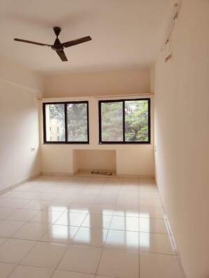 Room in 2 BHK Apartment at Kumar Parisar, Kothrud – for Rent