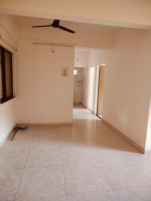 Room in 2 BHK Apartment at Kumar Parisar, Kothrud – for Rent