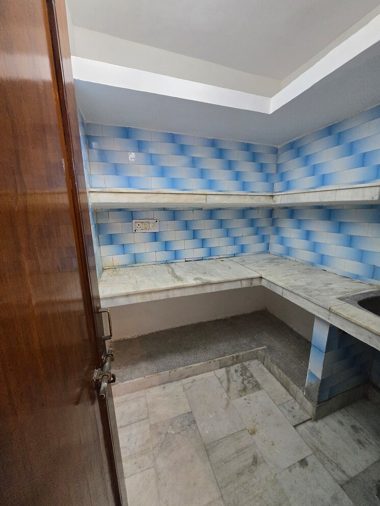 Kitchen, lajpat nagar i 2 Bedroom 900 Sq.Ft. Builder Floor In Lajpat Nagar I Delhi 9250996