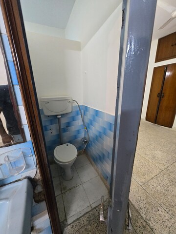 Furnished Amenities in 2 BHK Builder Floor at Lajpat Nagar I – for Rent