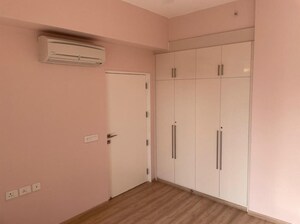 Room in 4 BHK Apartment at Alphacorp Gurgaon One 84, Sector 84 – for Rent