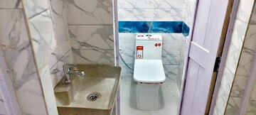 Bathroom in 1.5 BHK Apartment at Sector 14 Dwarka – for Rent