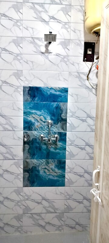 Bathroom in 1.5 BHK Apartment at Sector 14 Dwarka – for Rent