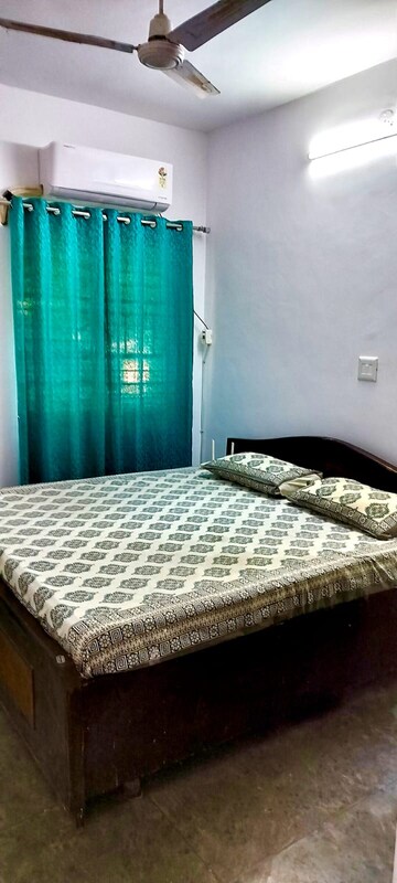 Bedroom in 1.5 BHK Apartment at Sector 14 Dwarka – for Rent