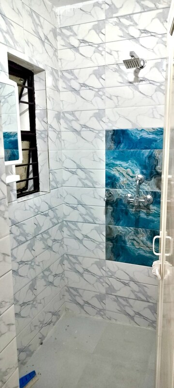 Bathroom in 1.5 BHK Apartment at Sector 14 Dwarka – for Rent