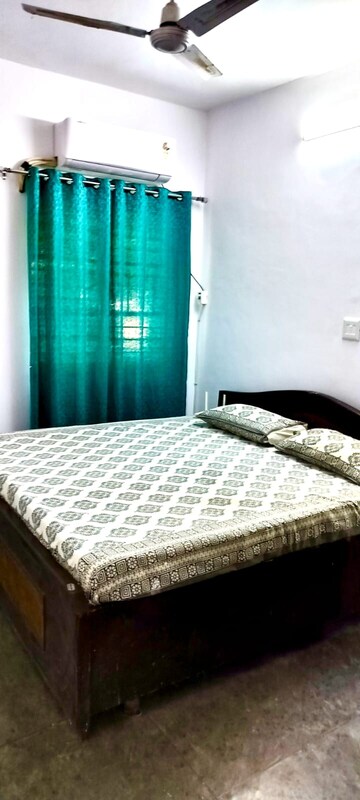 Bedroom in 1.5 BHK Apartment at Sector 14 Dwarka – for Rent