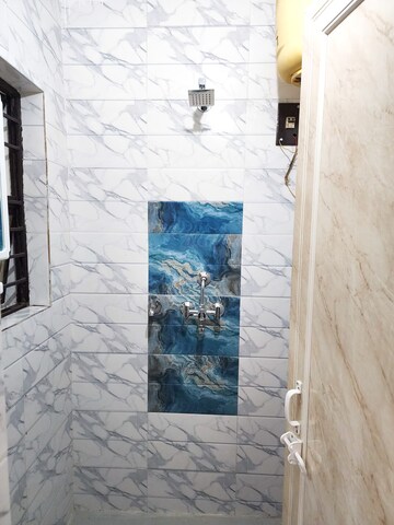 Bathroom in 1.5 BHK Apartment at Sector 14 Dwarka – for Rent