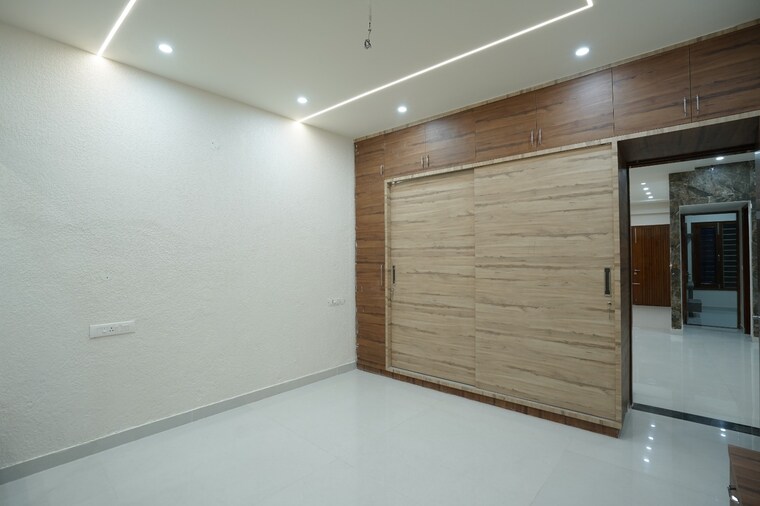 Room, lohgarh 4 Bedroom 200 Sq.Yd. Villa In Lohgarh Zirakpur 9251024