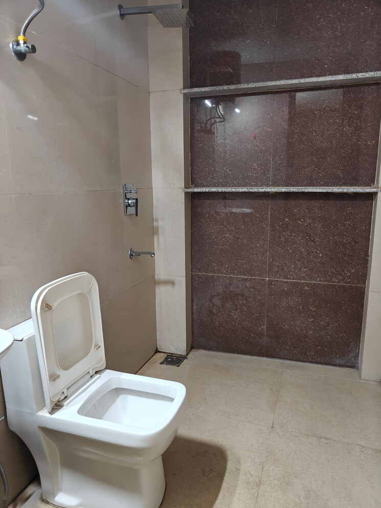 Bathroom, sushant-lok-2 3 Bedroom 180 Sq.Yd. Builder Floor In Sector 57 Gurgaon 9251046