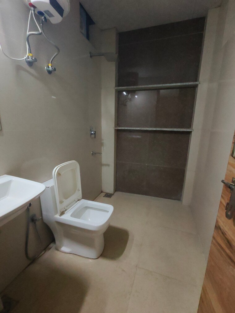 Bathroom, sushant-lok-2 3 Bedroom 180 Sq.Yd. Builder Floor In Sector 57 Gurgaon 9251046