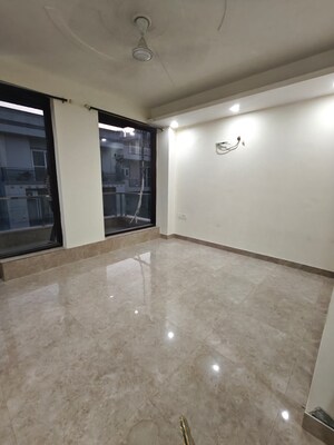 Room in 3 BHK Builder Floor at Sushant Lok 2, Sector 57 – for Rent