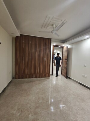 Room in 3 BHK Builder Floor at Sushant Lok 2, Sector 57 – for Rent