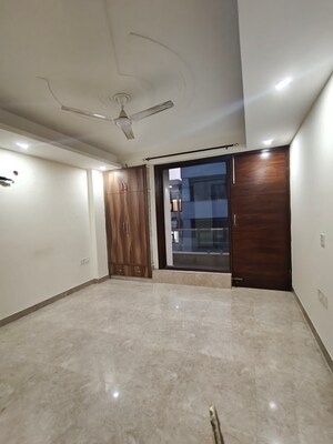 Room in 3 BHK Builder Floor at Sushant Lok 2, Sector 57 – for Rent