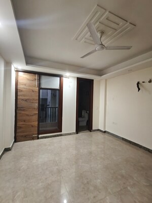 Room in 3 BHK Builder Floor at Sushant Lok 2, Sector 57 – for Rent