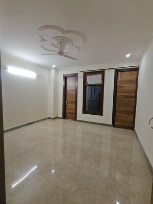 Room in 3 BHK Builder Floor at Sushant Lok 2, Sector 57 – for Rent