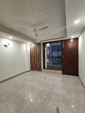 Room in 3 BHK Builder Floor at Sushant Lok 2, Sector 57 – for Rent
