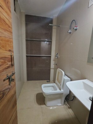Bathroom in 3 BHK Builder Floor at Sushant Lok 2, Sector 57 – for Rent