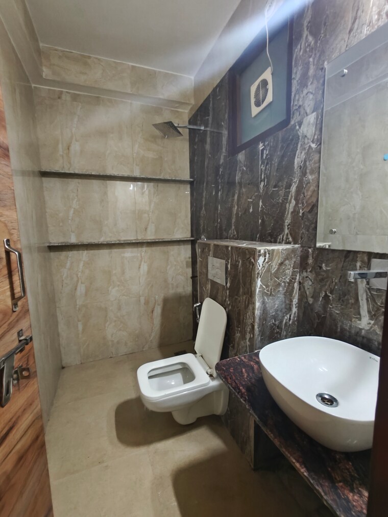 Bathroom, sushant-lok-2 3 Bedroom 200 Sq.Yd. Builder Floor In Sector 57 Gurgaon 9251058
