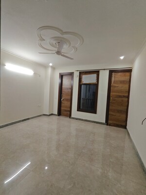 Room in 3 BHK Builder Floor at Sushant Lok 2, Sector 57 – for Rent