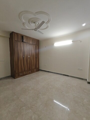 Room in 3 BHK Builder Floor at Sushant Lok 2, Sector 57 – for Rent