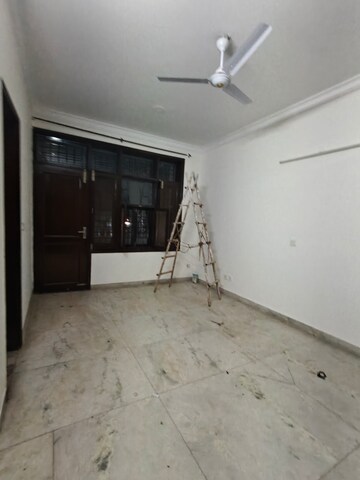 Room in 2.5 BHK Builder Floor at Ansal Sushant Lok I, Sector 43 – for Rent