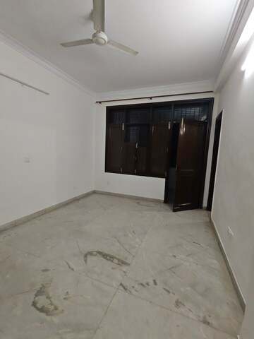 Room in 2.5 BHK Builder Floor at Ansal Sushant Lok I, Sector 43 – for Rent