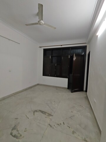 Room in 2.5 BHK Builder Floor at Ansal Sushant Lok I, Sector 43 – for Rent
