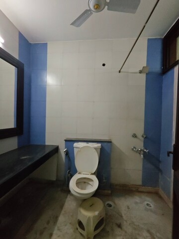 Bathroom in 2.5 BHK Builder Floor at Ansal Sushant Lok I, Sector 43 – for Rent