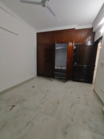Room in 2.5 BHK Builder Floor at Ansal Sushant Lok I, Sector 43 – for Rent