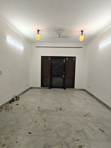 Room in 2.5 BHK Builder Floor at Ansal Sushant Lok I, Sector 43 – for Rent