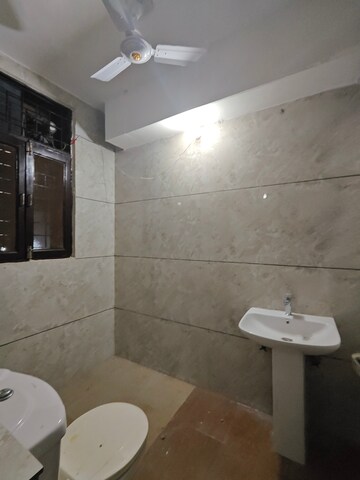 Bathroom in 2.5 BHK Builder Floor at Ansal Sushant Lok I, Sector 43 – for Rent