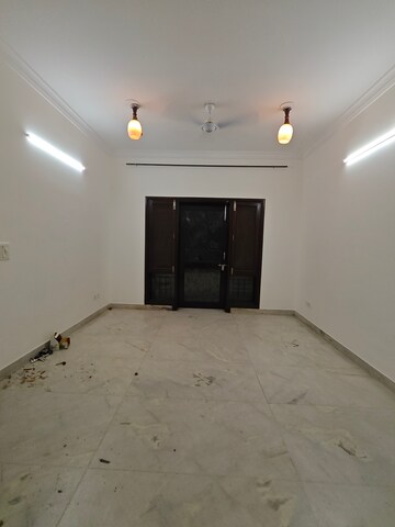 Room in 2.5 BHK Builder Floor at Ansal Sushant Lok I, Sector 43 – for Rent