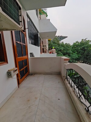Balcony in 2 BHK Builder Floor at Ansal Sushant Lok I, Sector 43 – for Rent