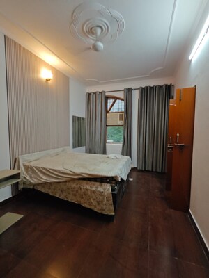 Bedroom in 2 BHK Builder Floor at Sector 43 – for Rent