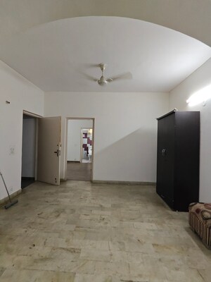 Living Room in 2 BHK Builder Floor at Sector 43 – for Rent