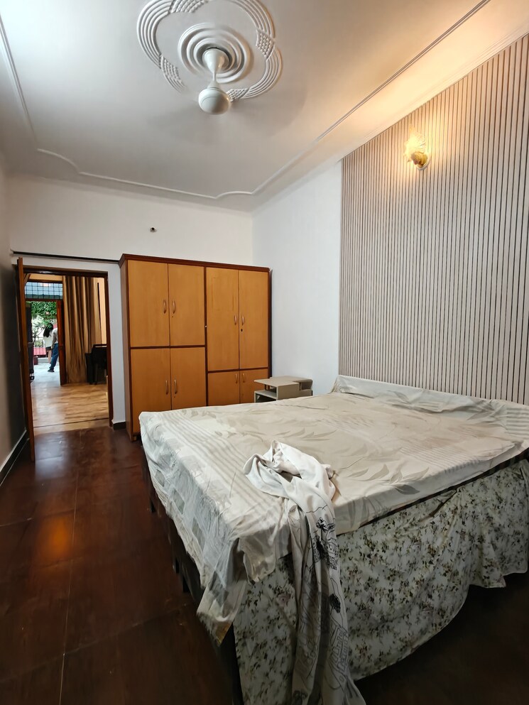 Bedroom, sector 43 2 Bedroom 300 Sq.Yd. Builder Floor In Sector 43 Gurgaon 9251080