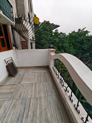 Balcony in 2 BHK Builder Floor at Sector 43 – for Rent