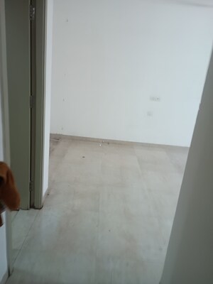 Room in 2 BHK Apartment at Hiranandani Sunrays, Ghodbunder Road – for Sale