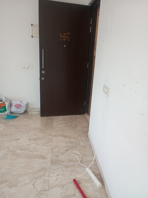 Furnished Amenities in 2 BHK Apartment at Hiranandani Sunrays, Ghodbunder Road – for Sale