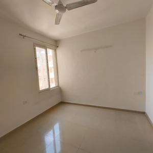 Room in 2 BHK Apartment at Shree Vardhman Green Court, Sector 90 – for Rent