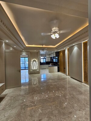 Furnished Amenities in 3 BHK Builder Floor at Surajmal Vihar – for Sale