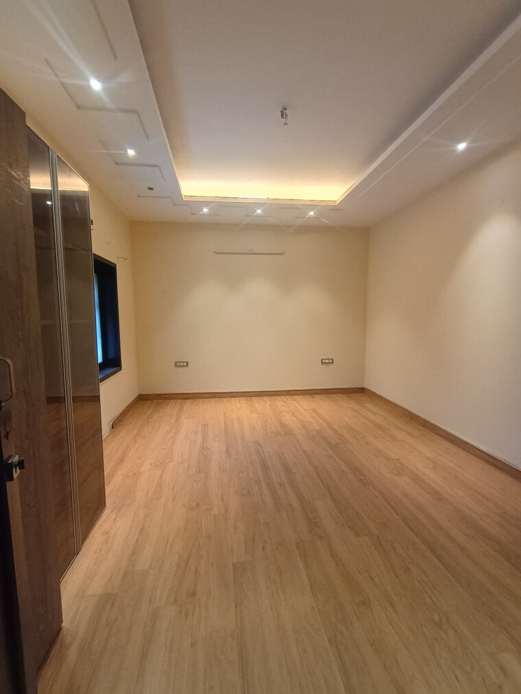 Room, model town 5 Bedroom 450 Sq.Yd. Builder Floor In Model Town Delhi 9251165