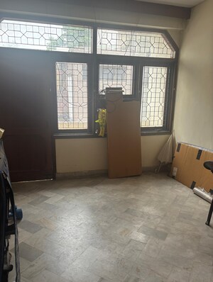 Room in 3 BHK Builder Floor at Panchsheel Enclave – for Rent