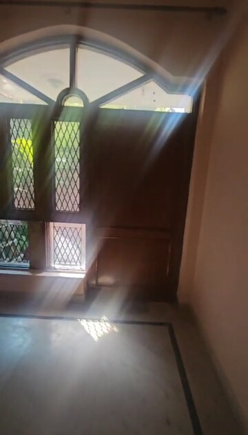 Furnished Amenities in 2 BHK Independent House at Sector 33 – for Rent