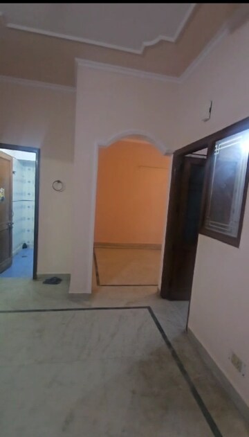 Furnished Amenities in 2 BHK Independent House at Sector 33 – for Rent