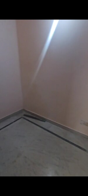 Room in 2 BHK Independent House at Sector 33 – for Rent