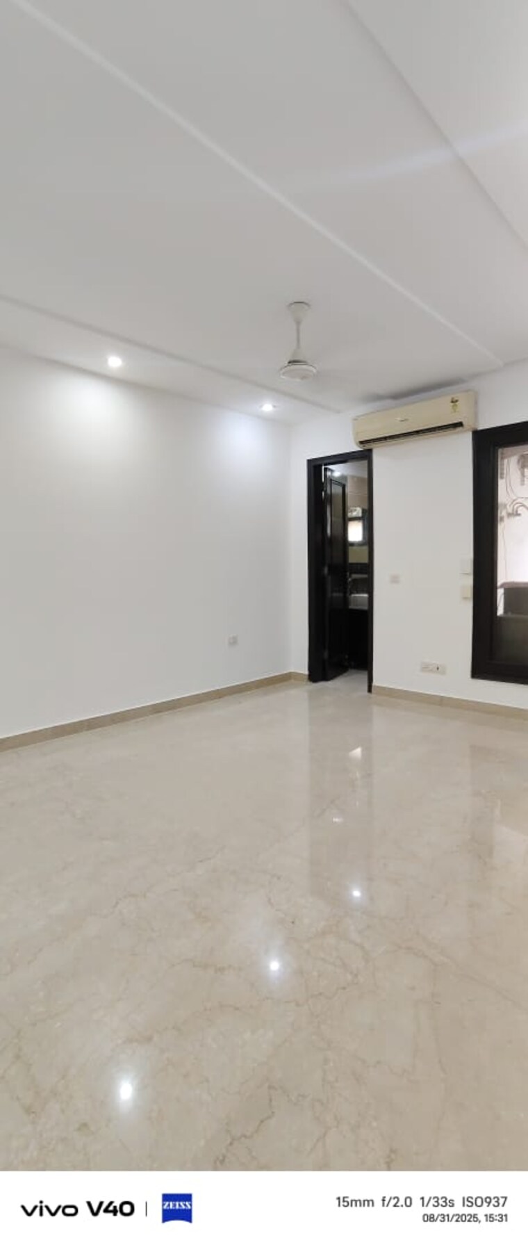 Room, defence colony 3 Bedroom 1900 Sq.Ft. Builder Floor In Defence Colony Delhi 9251169