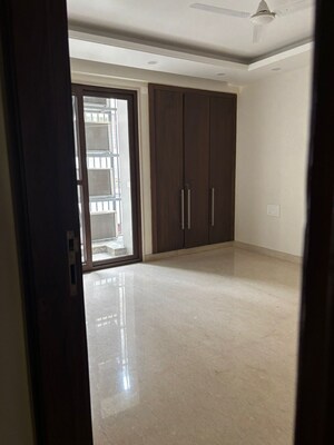 Room in 4 BHK Builder Floor at Greater Kailash I – for Rent