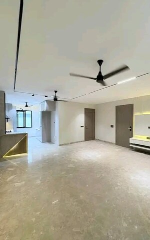 Room in 3 BHK Apartment at Chattarpur – for Rent