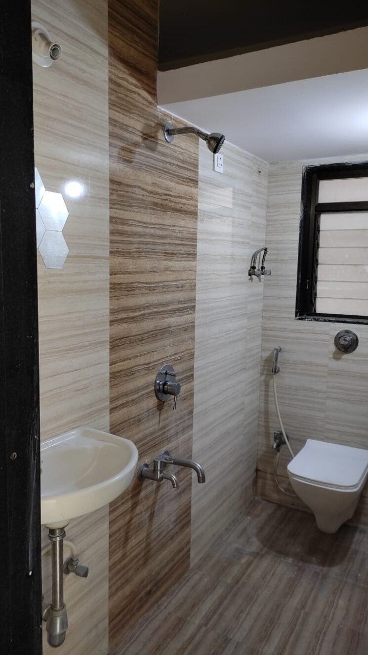 Bathroom, naupada 1 Bedroom 470 Sq.Ft. Apartment In Naupada Thane 9251198